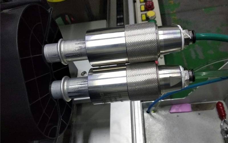 空調(diào)散熱器氣密性測試使用異形管快速連接器進(jìn)行密封的優(yōu)勢